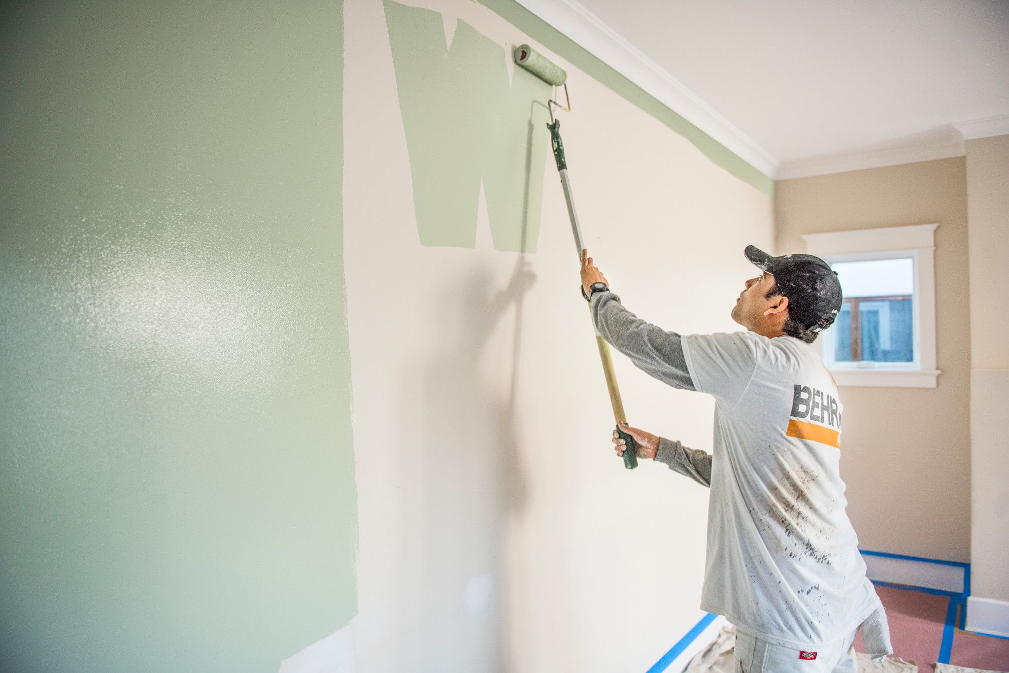 Pro painter repainting an interioer