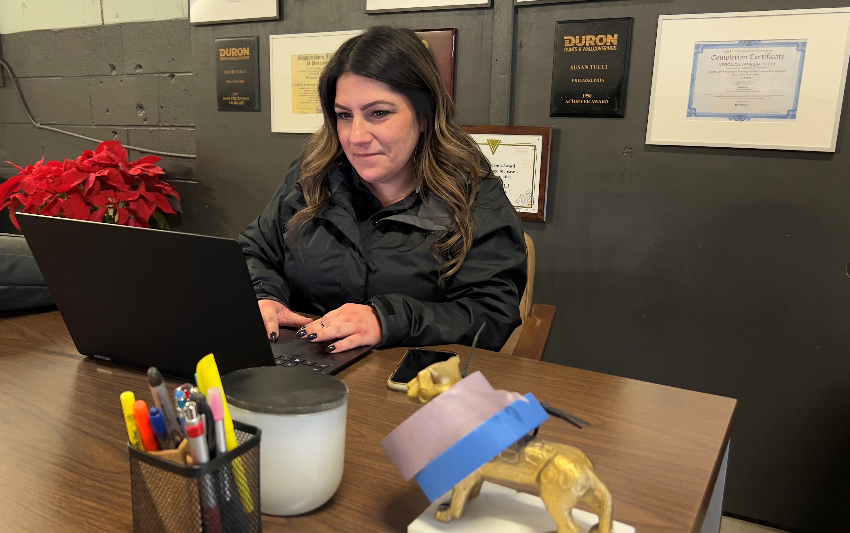 Veronica Tucci working